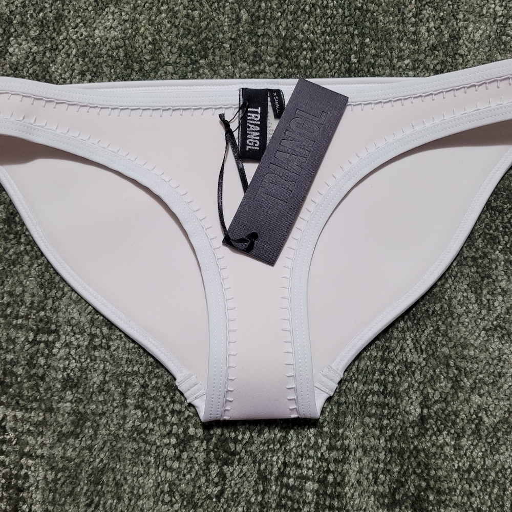 133B Triangle White single stitch bottoms…